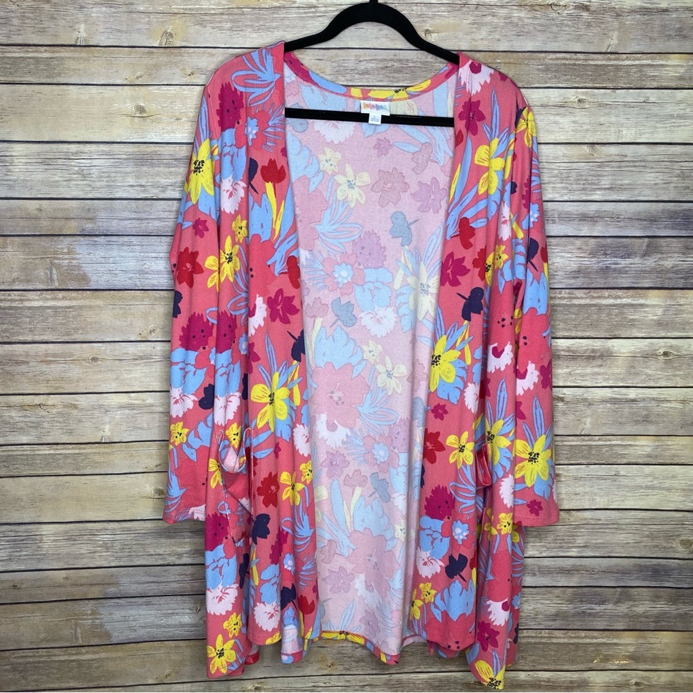 EUC LuLaRoe LARGE Caroline Cardigan with large front POCKETS